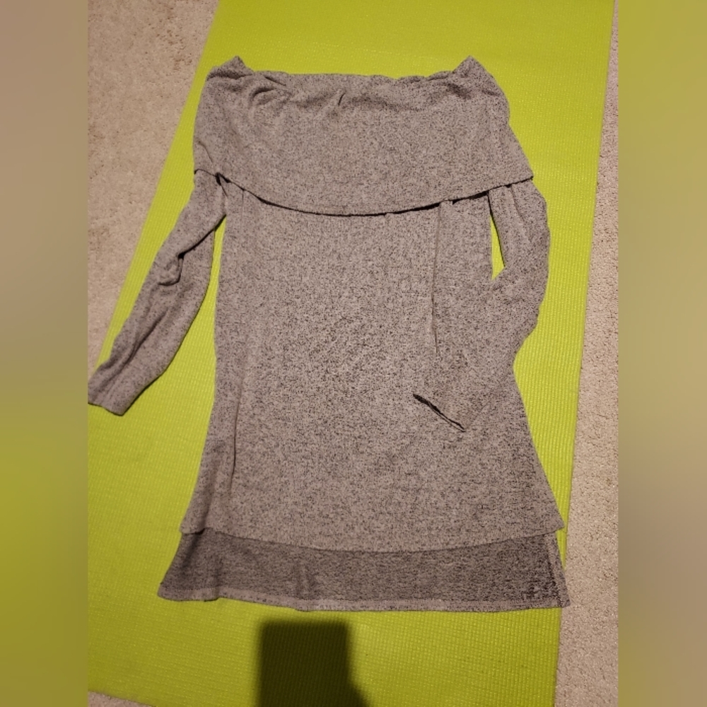 Off the shoulder boutique top